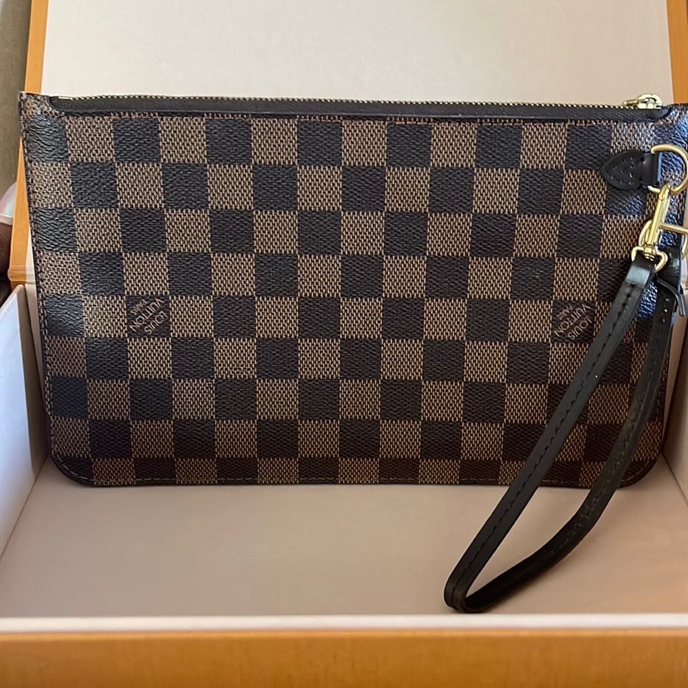 🌹Louis Vuitton Damier Ebene Pouch/clutch/ wristlet with LV packaging-SOLD
